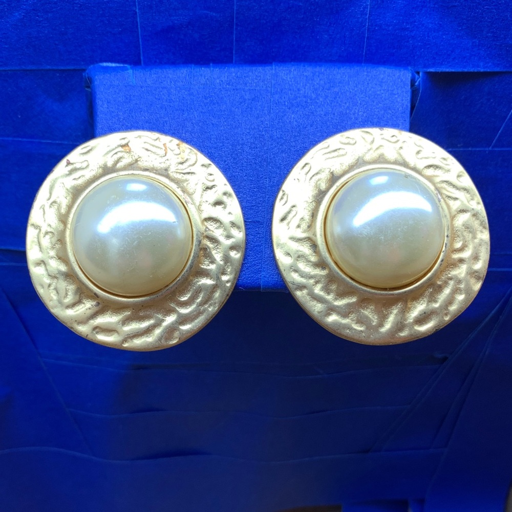 Gold-Tone Pearl Center Clip On Earrings - Elegant Women's Jewelry